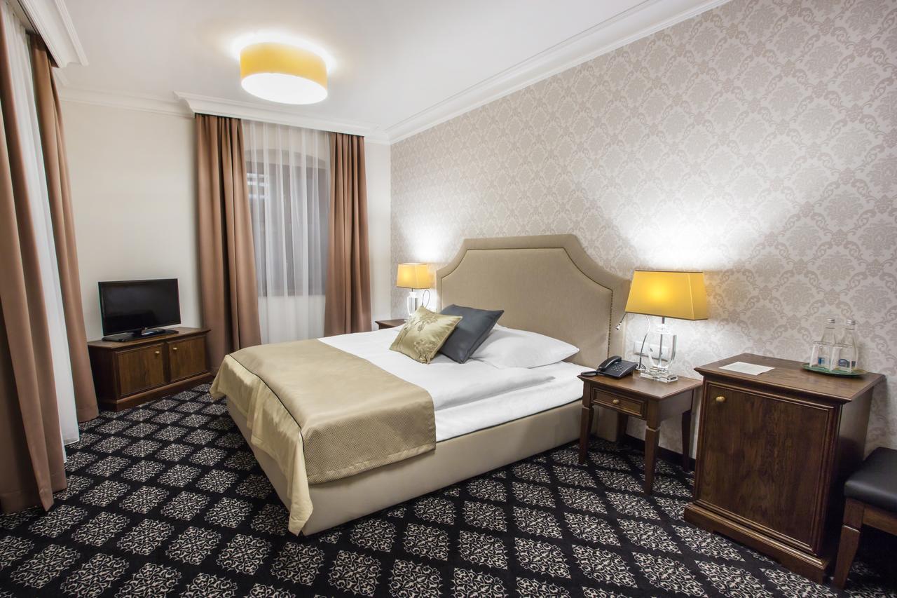 Hg Hotel Toszek Kültér fotó