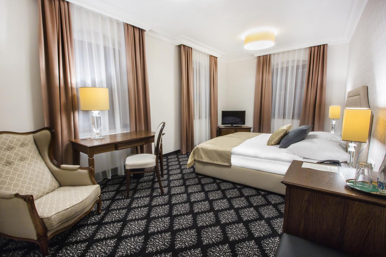 Hg Hotel Toszek Kültér fotó
